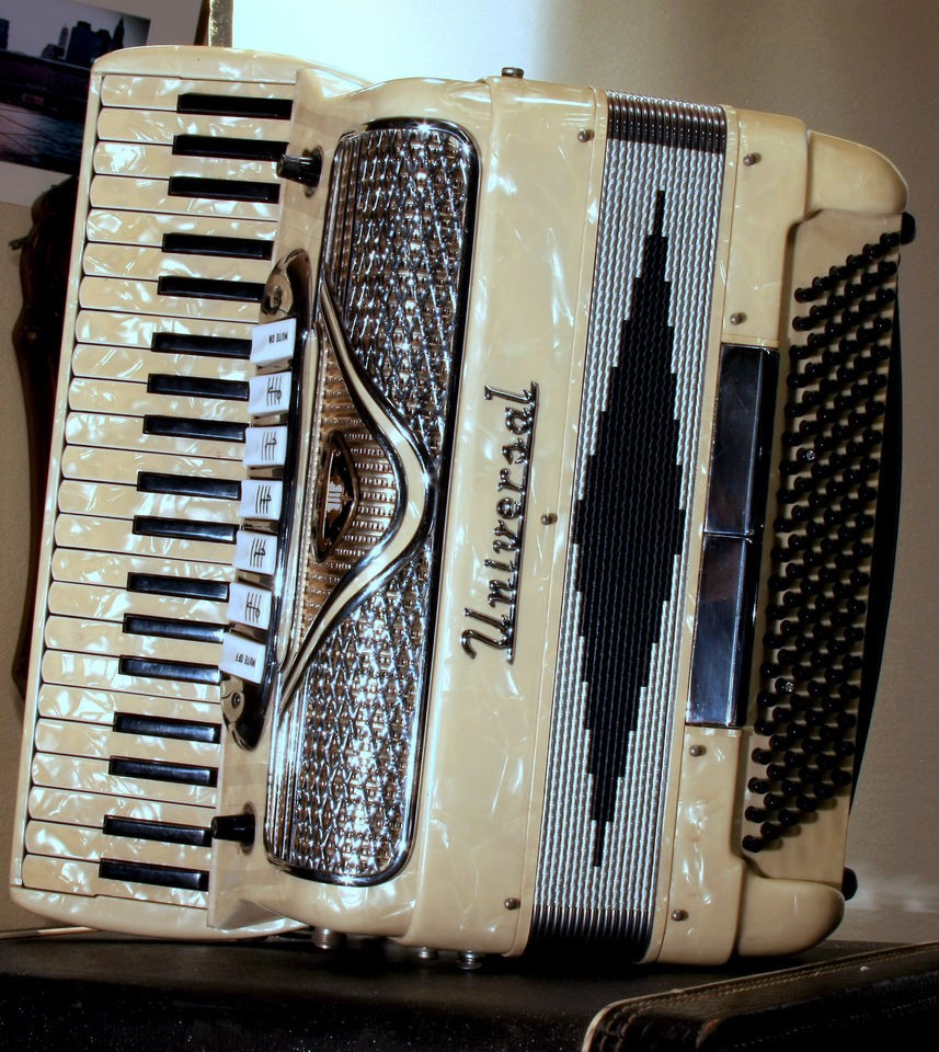 universal accordion in Accordion & Concertina.