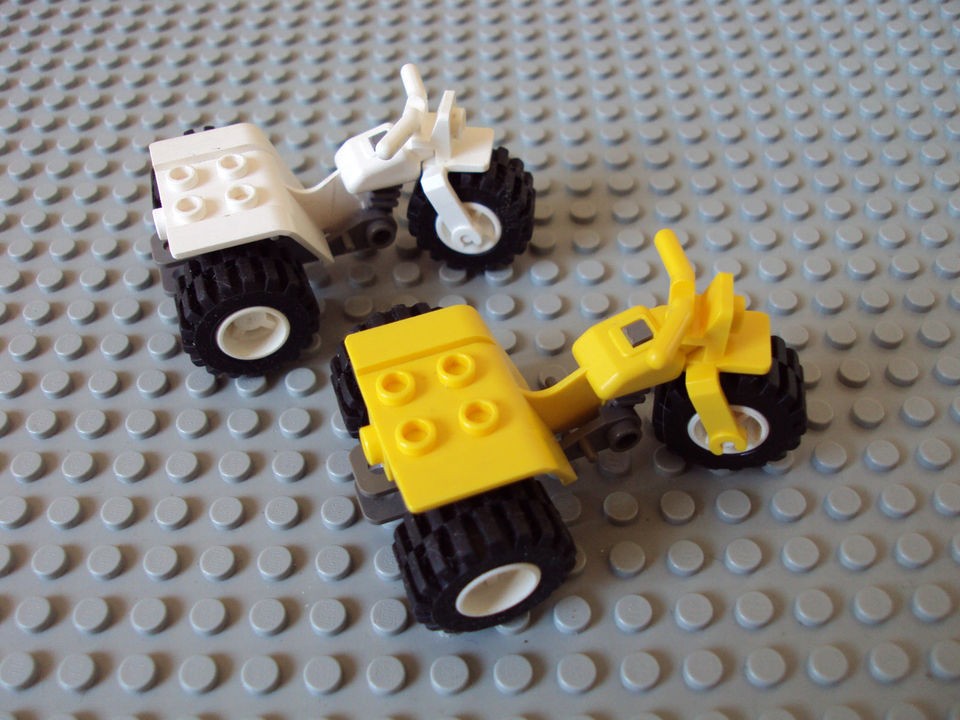 Lego Minifig ~ Lot Of 2 ATV Motorcycles / 3 Wheeler Trike #cvrgq