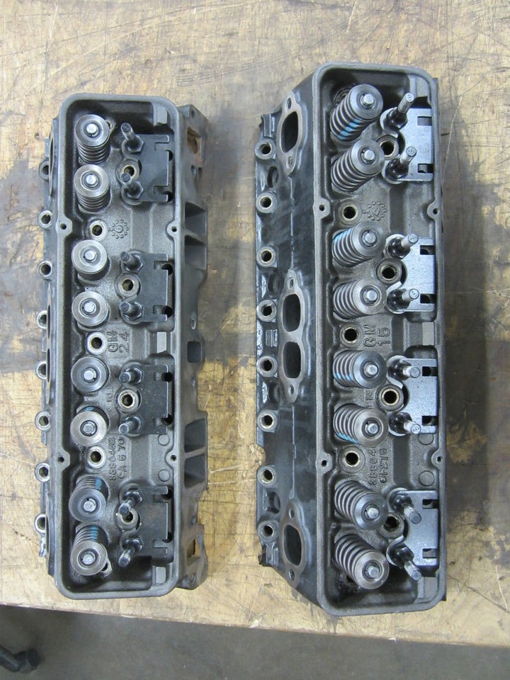 1967 Small Block Chevy Cylinder Heads 3890462 462 Camel Double Hump 