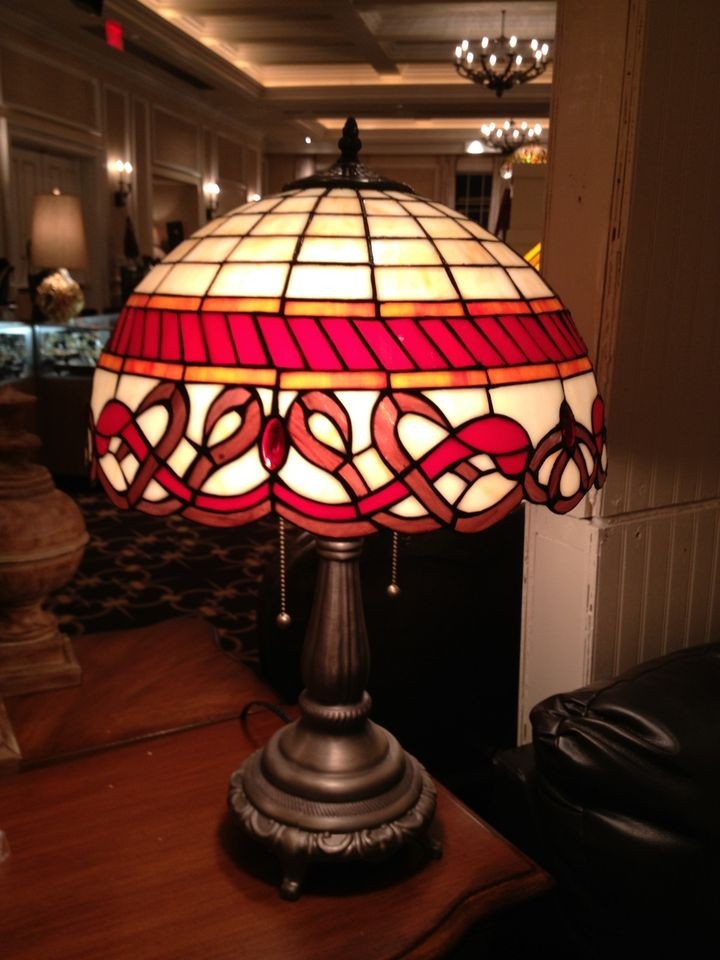 Tiffany Lamp Style Stained Glass Table Light  16 shade white and red 