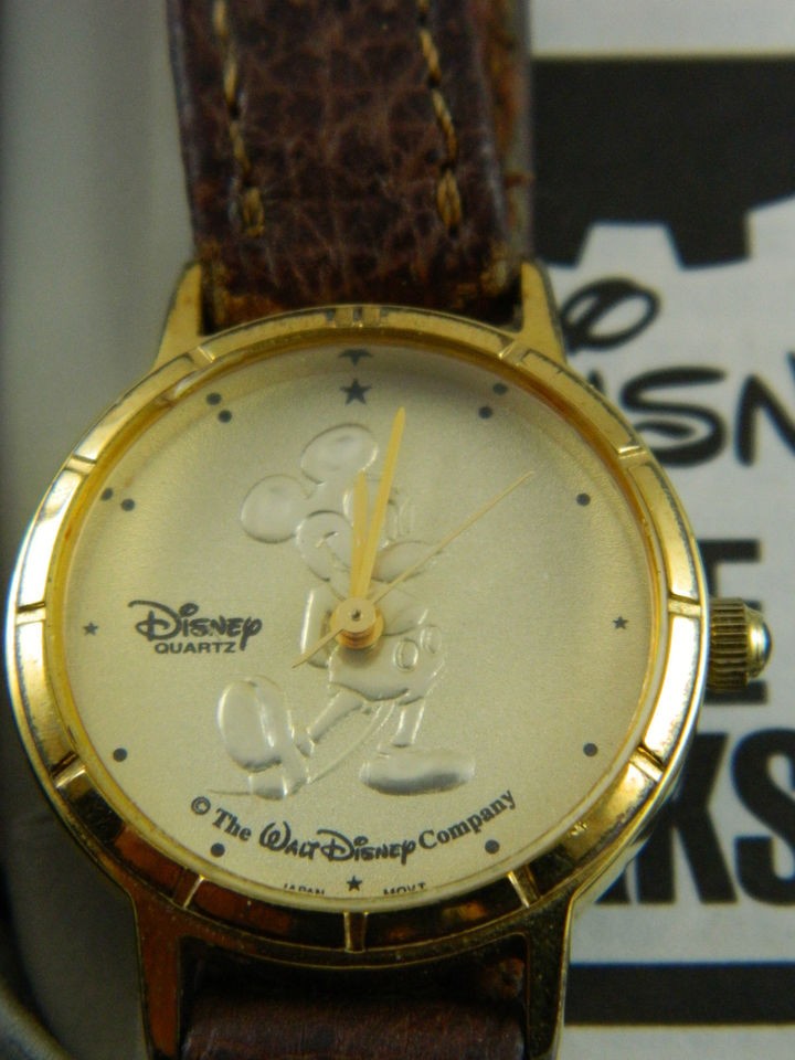 mickey mouse lorus watch in Jewelry & Watches