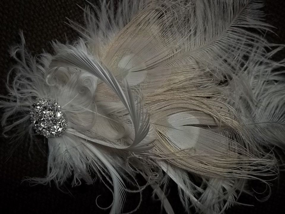Ivory peacock feather fascinator bridal headpiece NEW