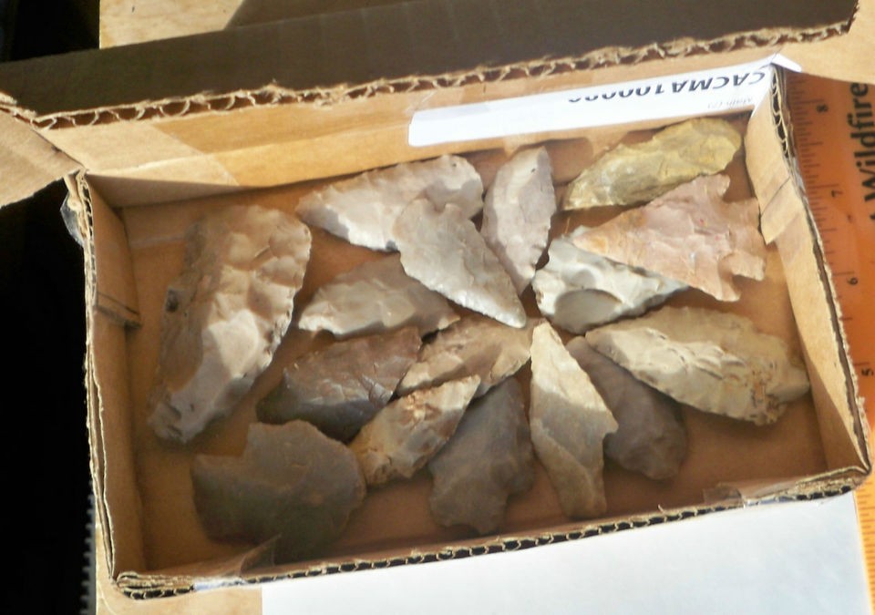 BOX OF TEXAS POINTS ; Indian artifacts;large authentic arrowheads 
