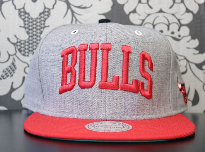   Ness Snapback Cap 2 Tone Chicago Bulls Grey Black Red NBA Hat Jordan