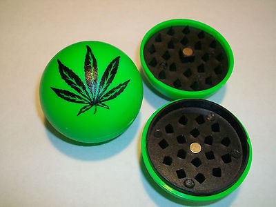 PLASTIC BALL GREEN HERB GRINDER WITH POT WEED LEAF FOR USE WITH 