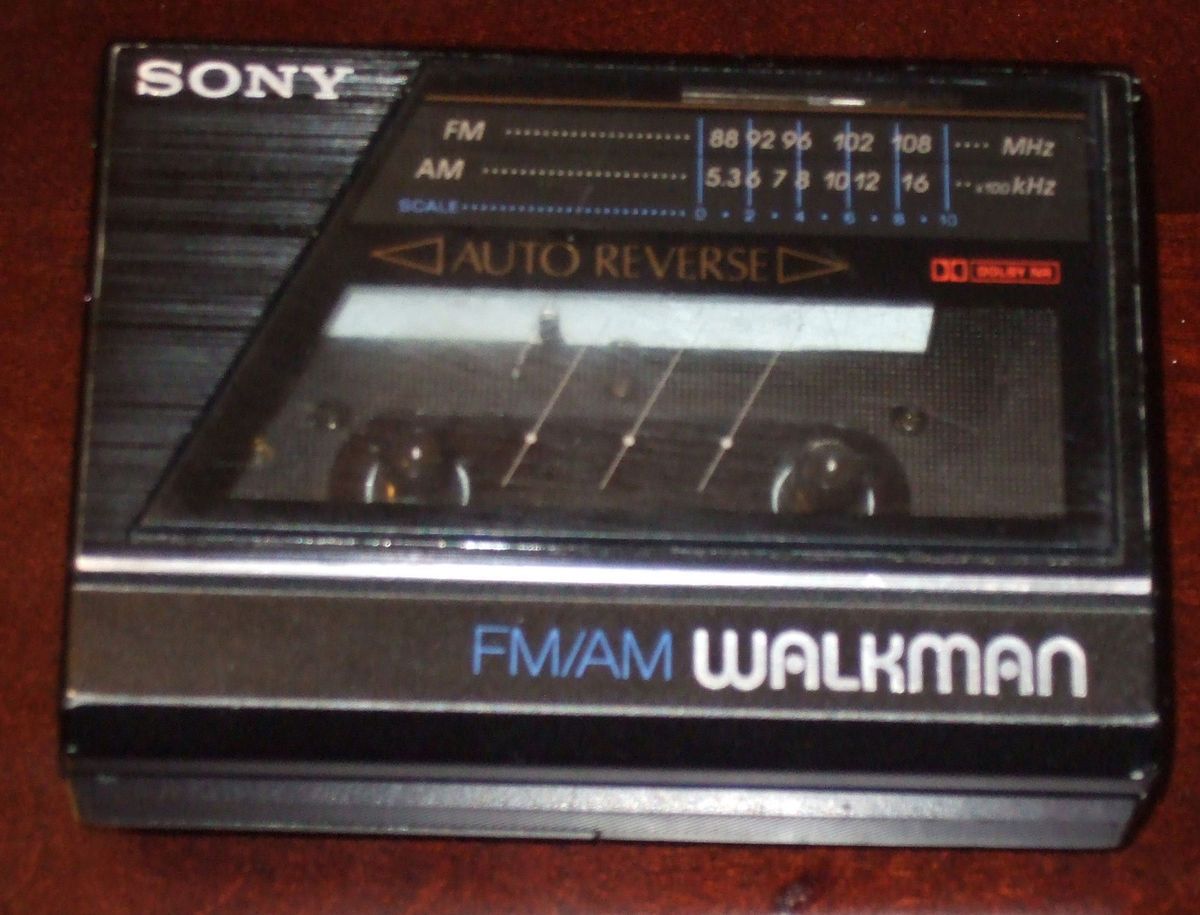    Walkman WM F77 Auto Reverse AM FM Cassette Player Radio collectable