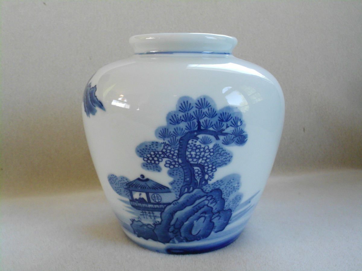 VTG Japanese Blue White Imari Vase VILLAGE LANDSCAPE Japan Hand 