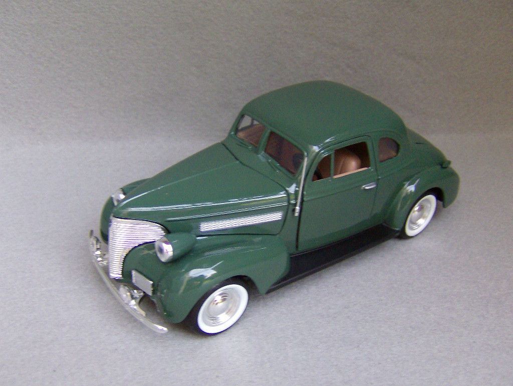 1939 Chevrolet Coupe Diecast Car Model Green 1 24