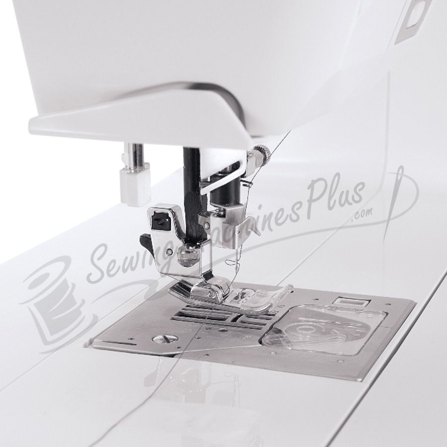  ™ XL 550 Sewing Quilting and Embroidery Machine 3900 Designs
