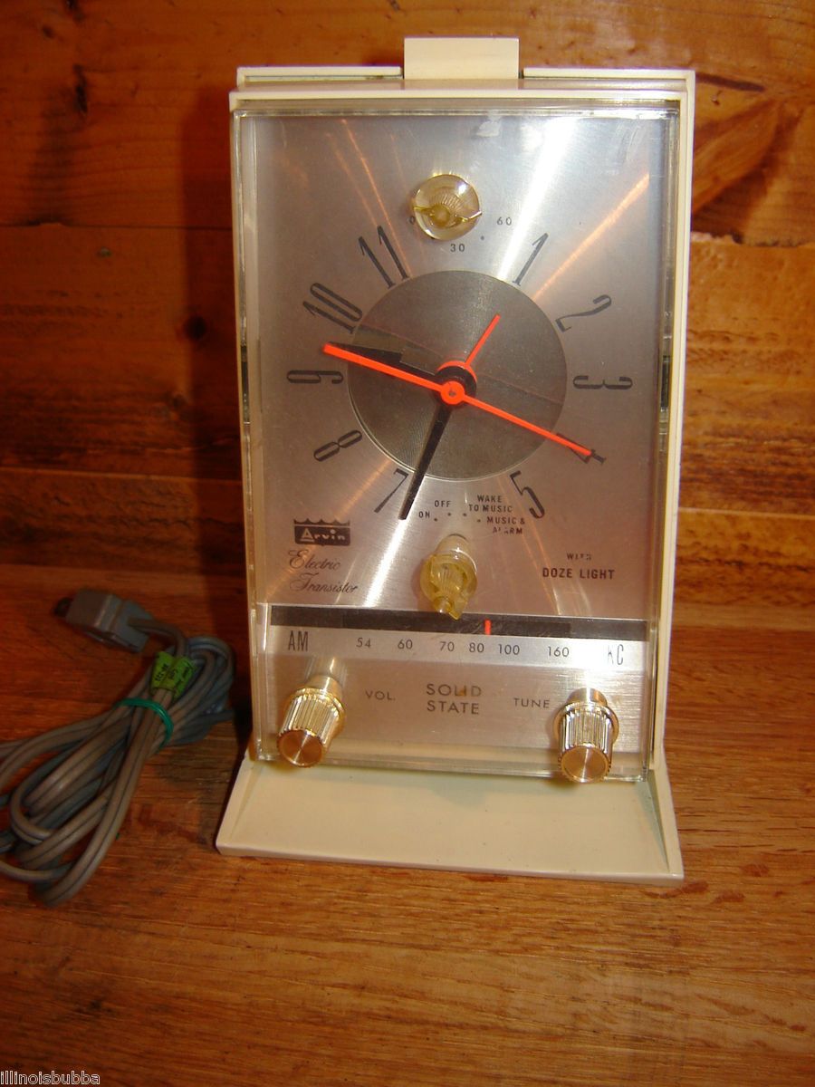  AC Alarm Clock & AM Radio model 57R78   Clock & Radio work Great